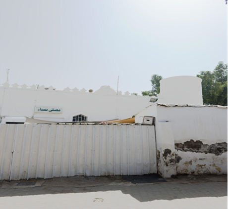 السور الحديدي المحيط بالموقع