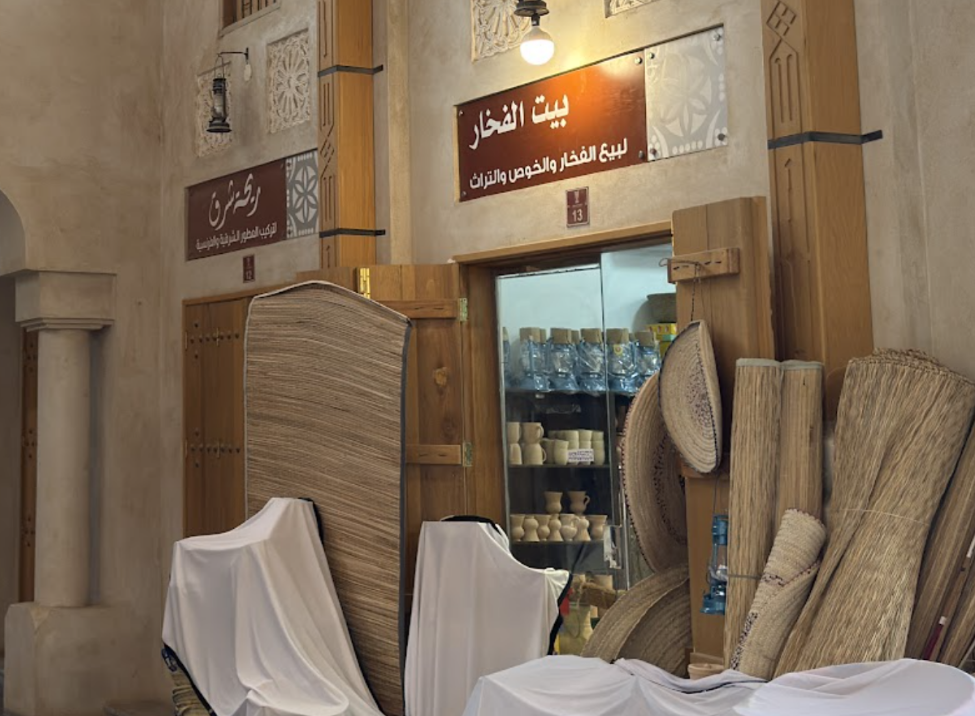 محلات الصناعات الفخارية في سوق الحرفيين