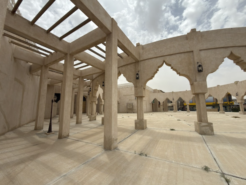 إحدى ساحات السوق
