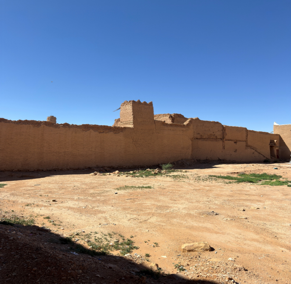 جزء من جدار القرية التاريخي
