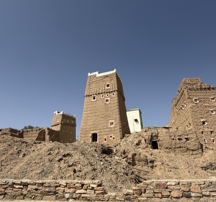 أحد الأبراج الدفاعية للقرية
