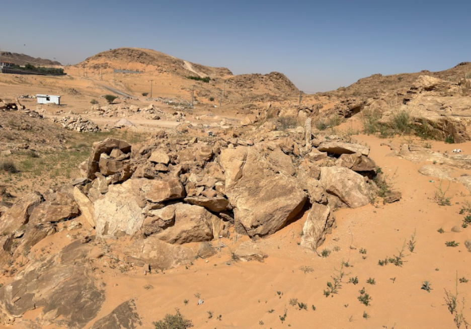 انهيار أجزاء بعض المدافن