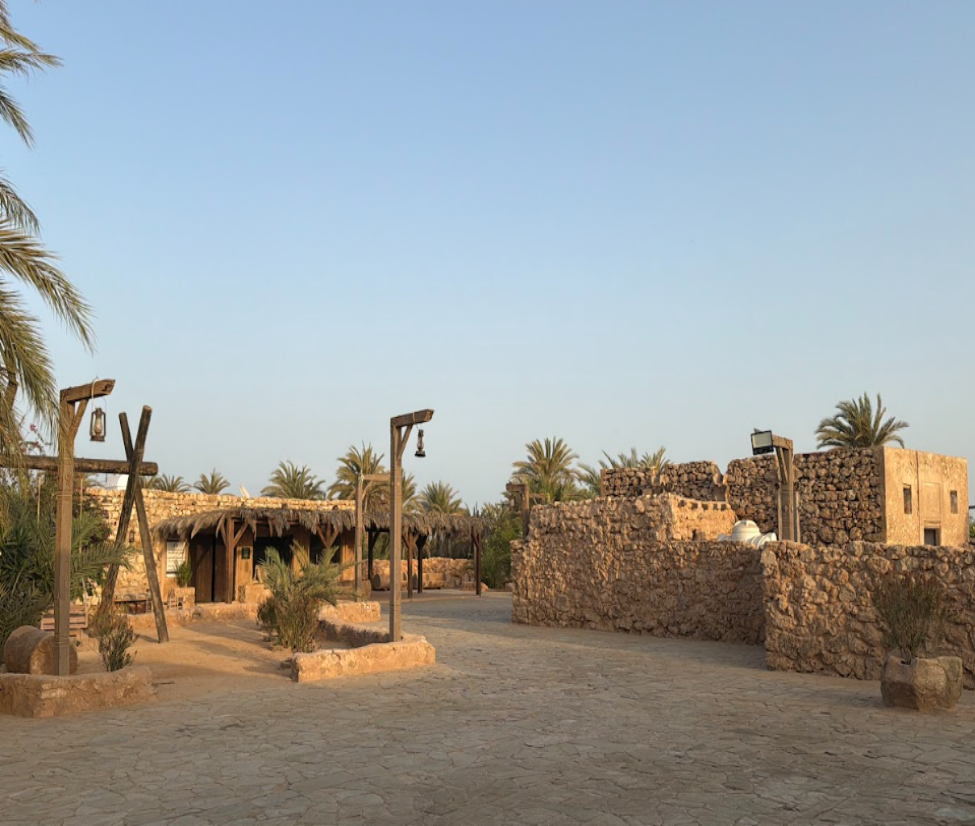الساحة المركزية لقرية القصار