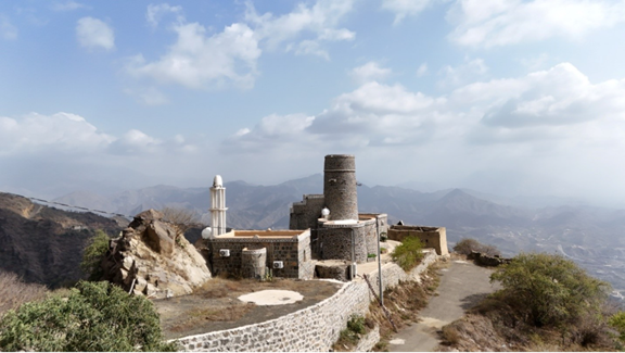 السياج الحجري الذي يحيط بالموقع