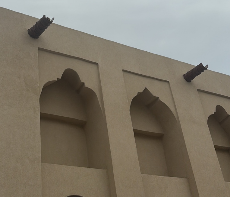 مزاريب على شكل جذوع النخل