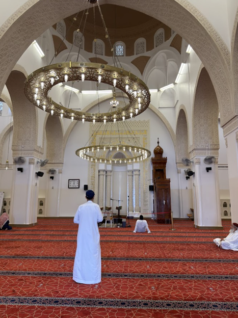 المصلى الرئيسي في مسجد القبلتين الذي يقع في الطابق الثاني
