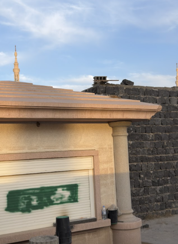 أعمال التخريب المتمثلة في الكتابات العشوائية باستخدام الطلاءات الزيتية