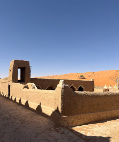 تضم القرية التراثية مسجدًا