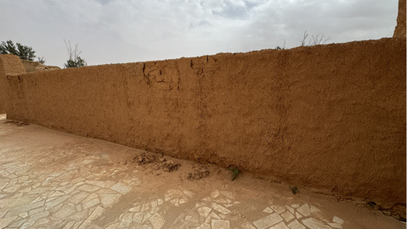 السور الطيني لبلدة التنومة الترثية