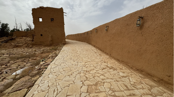 الممرات داخل الموقع بعد ترميمها