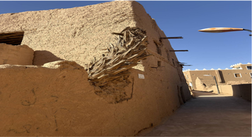 سقوط أشجار النخيل على المباني