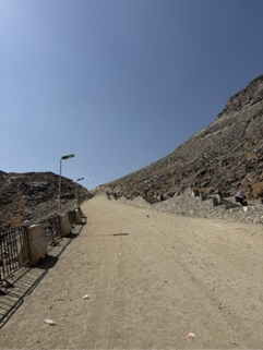 الطبيعة الجبلية المؤدية إلى مسار الصعود
