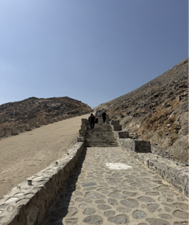 الطبيعة الجبلية المؤدية إلى مسار الصعود