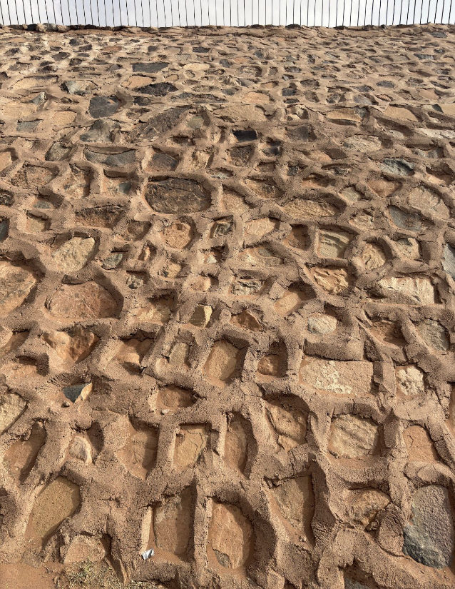 أحجار البازلت المصفوفة المكونة لبركة السليلة