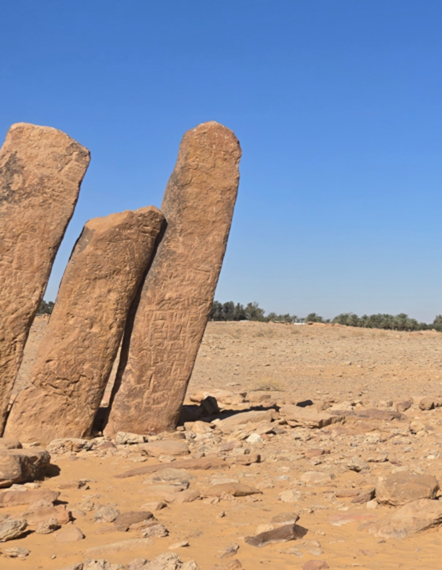 آثار التجوية والتآكل السطحي الناتجة عن العوامل البيئية والطبيعية